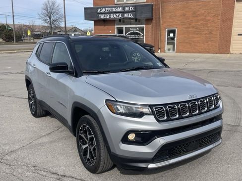 Used 2025 Jeep Compass Limited image 1