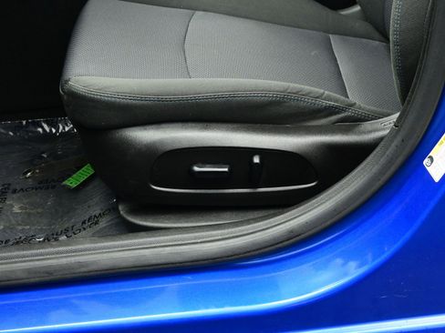 Used 2019 Chevrolet Cruze LT w/ Convenience Package image 10