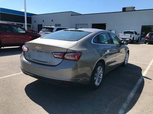 Used 2022 Chevrolet Malibu LT FWD image 2