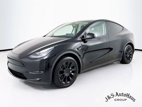 Used 2023 Tesla Model Y Long Range image 3
