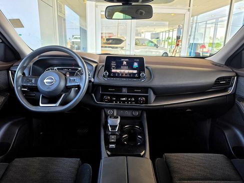 Used 2023 Nissan Rogue SV FWD image 11