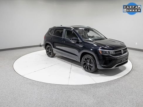 Used 2023 Volkswagen Taos SE w/ Black Wheel Package image 29