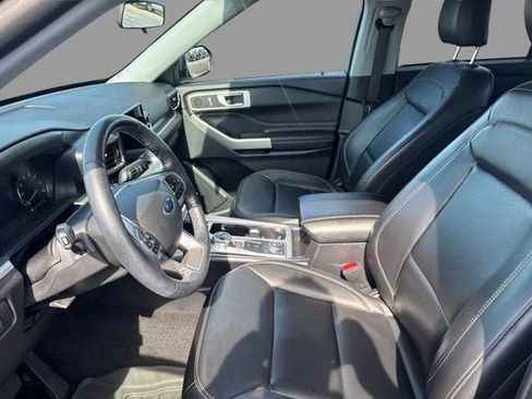 Certified 2021 Ford Explorer XLT w/ Equipment Group 202A AWD/4WD image 3