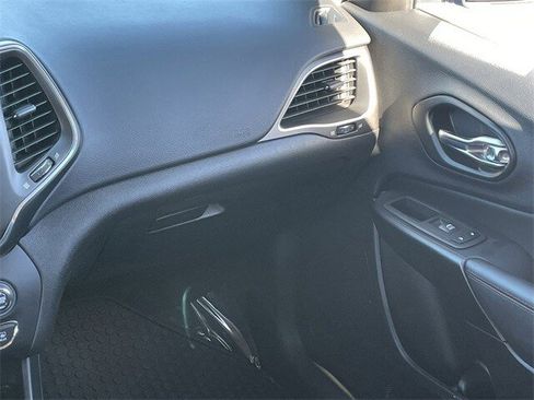 Used 2022 Jeep Cherokee Trailhawk w/ Comfort/Convenience Group image 19