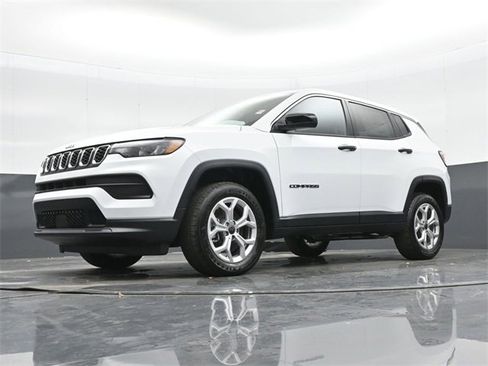 Used 2025 Jeep Compass Sport image 42