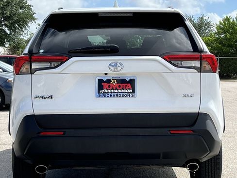 Used 2024 Toyota RAV4 XLE FWD image 5