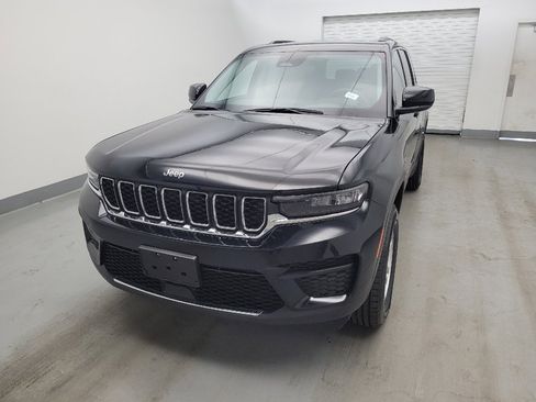Used 2023 Jeep Grand Cherokee Laredo w/ Luxury Tech Group I AWD/4WD image 15