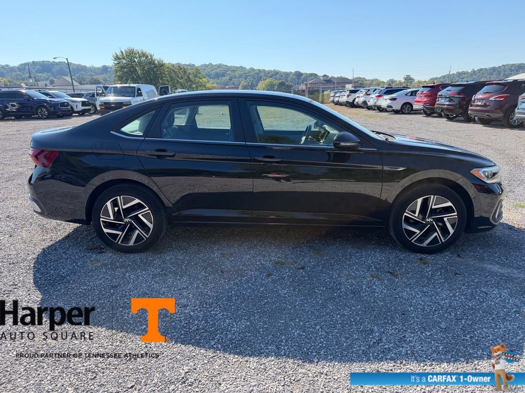 Used 2023 Volkswagen Jetta SEL FWD image 6