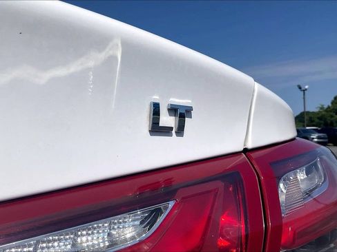 Used 2022 Chevrolet Malibu LT w/ Leather Package FWD image 24