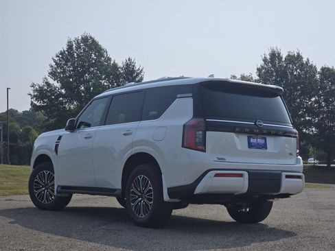 New 2025 Nissan Armada SL w/ Captain's Chari Seat Package image 9
