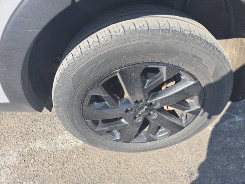 Certified 2023 Kia Sorento S w/ Panoramic Sunroof Package image 2