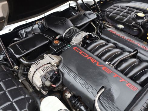 Used 2000 Chevrolet Corvette Coupe w/ Memory Pkg RWD image 16