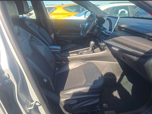 Used 2025 Jeep Compass Trailhawk AWD/4WD image 8