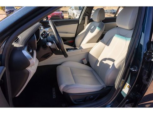 Used 2025 Genesis G70 2.5T image 11