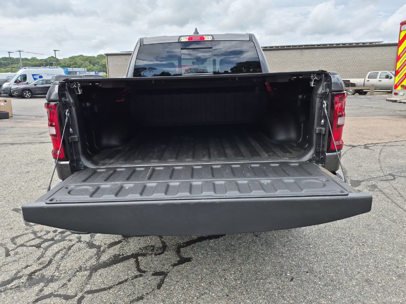 Used 2025 RAM 1500 Warlock AWD/4WD image 27