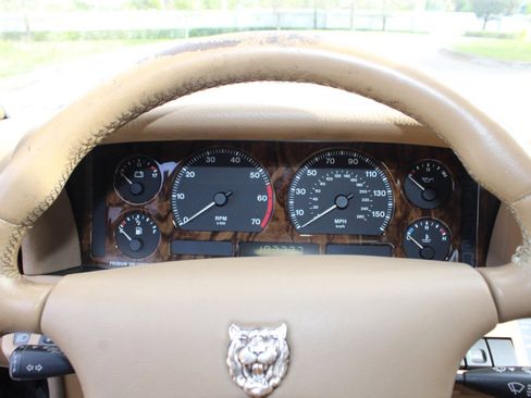 Used 1997 Jaguar XJ6 image 19