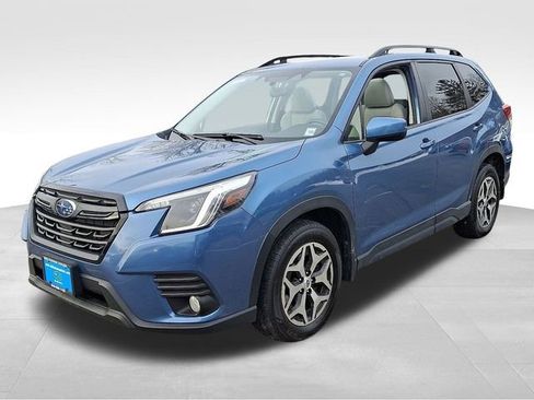 Used 2023 Subaru Forester Premium image 3