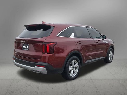 Certified 2025 Kia Sorento LX image 6