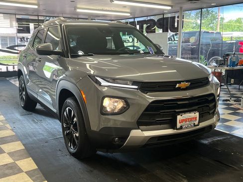 Used 2023 Chevrolet TrailBlazer LT w/ Convenience Package AWD/4WD image 1