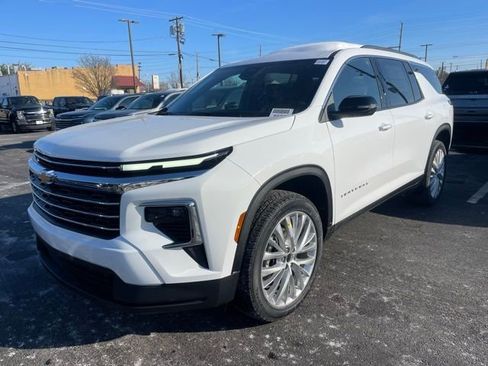 New 2026 Chevrolet Traverse LT w/ LPO, Floor Liner Package FWD image 3