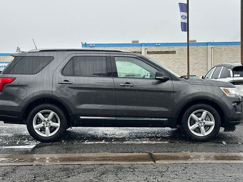 Used 2018 Ford Explorer XLT w/ Equipment Group 202A image 9