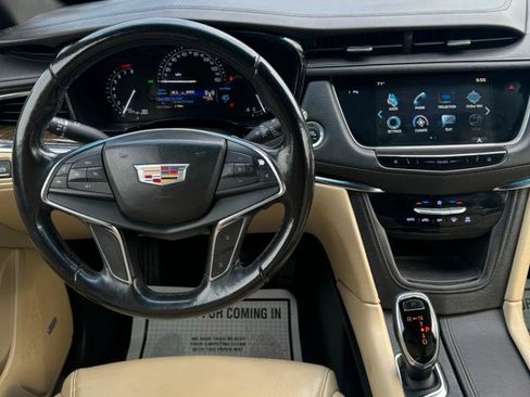 Used 2018 Cadillac XT5 FWD image 24