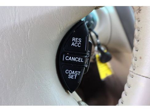 Used 2001 Toyota Avalon XLS image 11