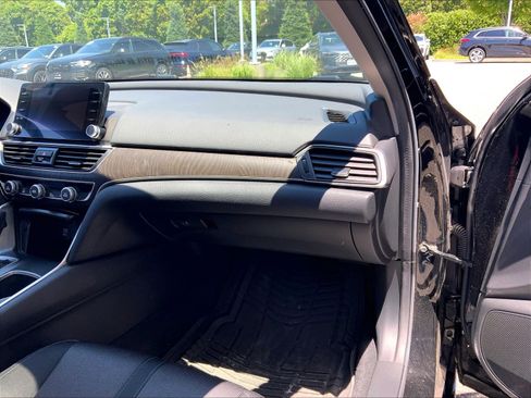 Used 2020 Honda Accord EX image 15