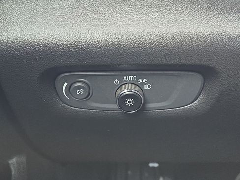 Certified 2023 Chevrolet Traverse LT w/ Rear Camera Mirror Package image 19