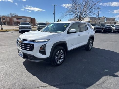 Certified 2025 Chevrolet Equinox LT image 3