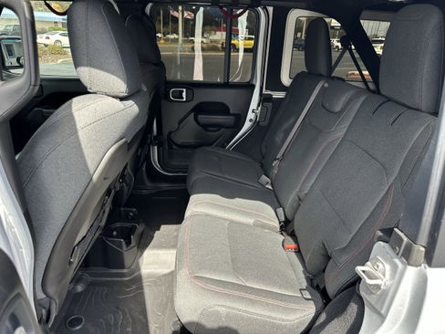 Used 2024 Jeep Wrangler Unlimited Rubicon w/ XTREMEE 35" Tire Package image 18