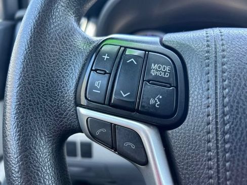 Used 2019 Toyota Highlander LE FWD image 15