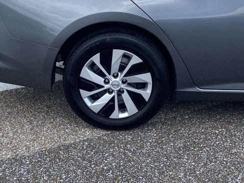 Used 2025 Nissan Altima 2.5 S FWD image 9