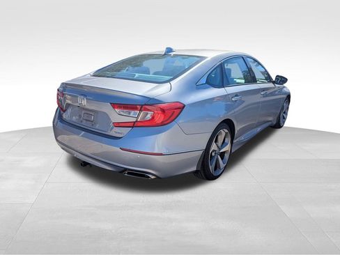 Used 2018 Honda Accord Touring image 2