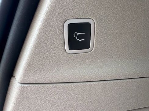 Used 2021 Chrysler Voyager Lxi image 22