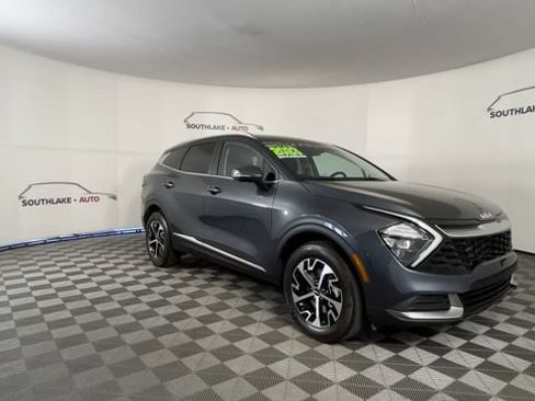 Certified 2023 Kia Sportage EX AWD/4WD image 3