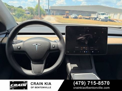 Used 2024 Tesla Model Y Long Range AWD/4WD image 2