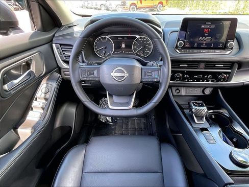 Used 2025 Nissan Rogue SV w/ SV Premium Package AWD/4WD image 16