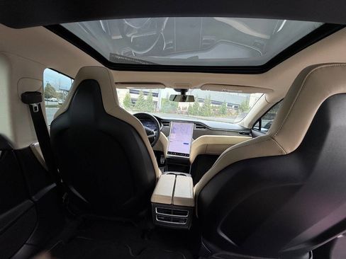 Used 2013 Tesla Model S Performance image 12