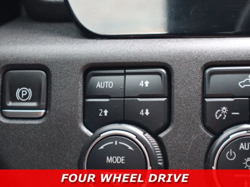 Used 2022 Chevrolet Silverado 1500 LT Trail Boss w/ Convenience Package II AWD/4WD image 22