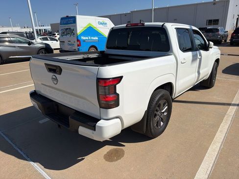 Used 2025 Nissan Frontier SV w/ SV Convenience Package RWD image 4