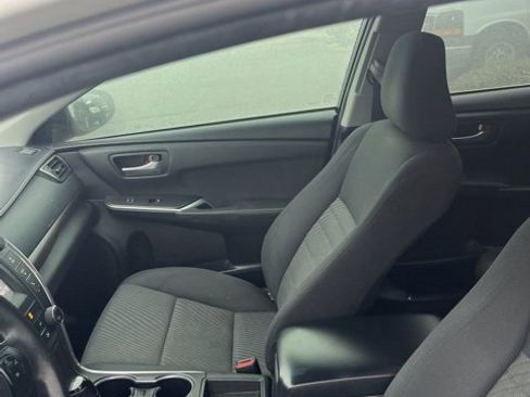 Used 2015 Toyota Camry LE image 12