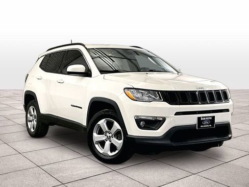 Used 2018 Jeep Compass Latitude w/ Popular Equipment Group AWD/4WD image 3