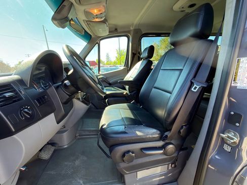 Used 2015 Mercedes-Benz Sprinter 2500 image 30