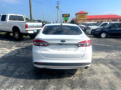 Used 2017 Ford Fusion SE image 6