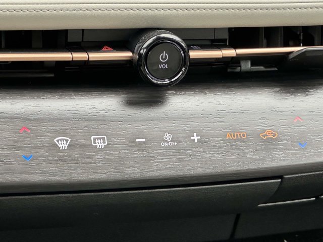 Used 2023 Nissan Ariya AWD image 19