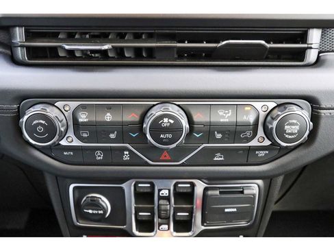 Used 2025 Jeep Gladiator Rubicon w/ Convenience Group image 23