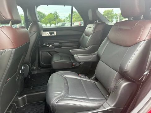 Used 2022 Ford Explorer Platinum w/ Equipment Group 601A AWD/4WD image 19
