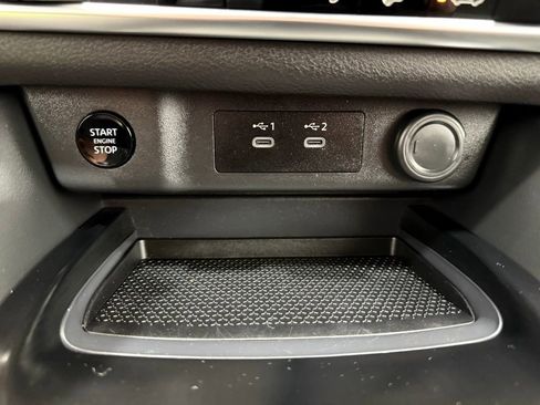 Used 2025 Nissan Rogue SV image 36