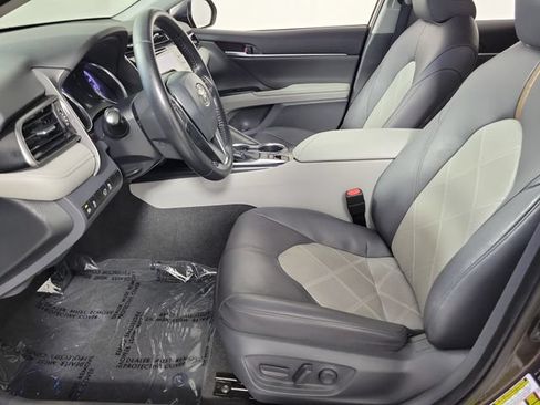Used 2019 Toyota Camry XLE FWD image 19